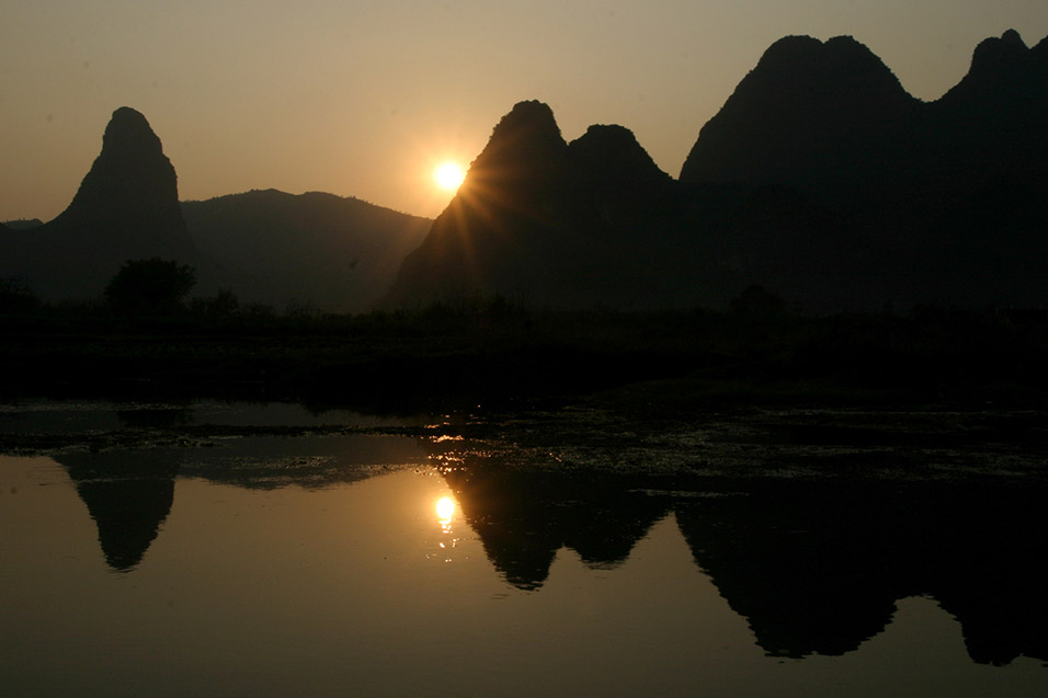 china/2007/yangshuo_yulong_black_sunset