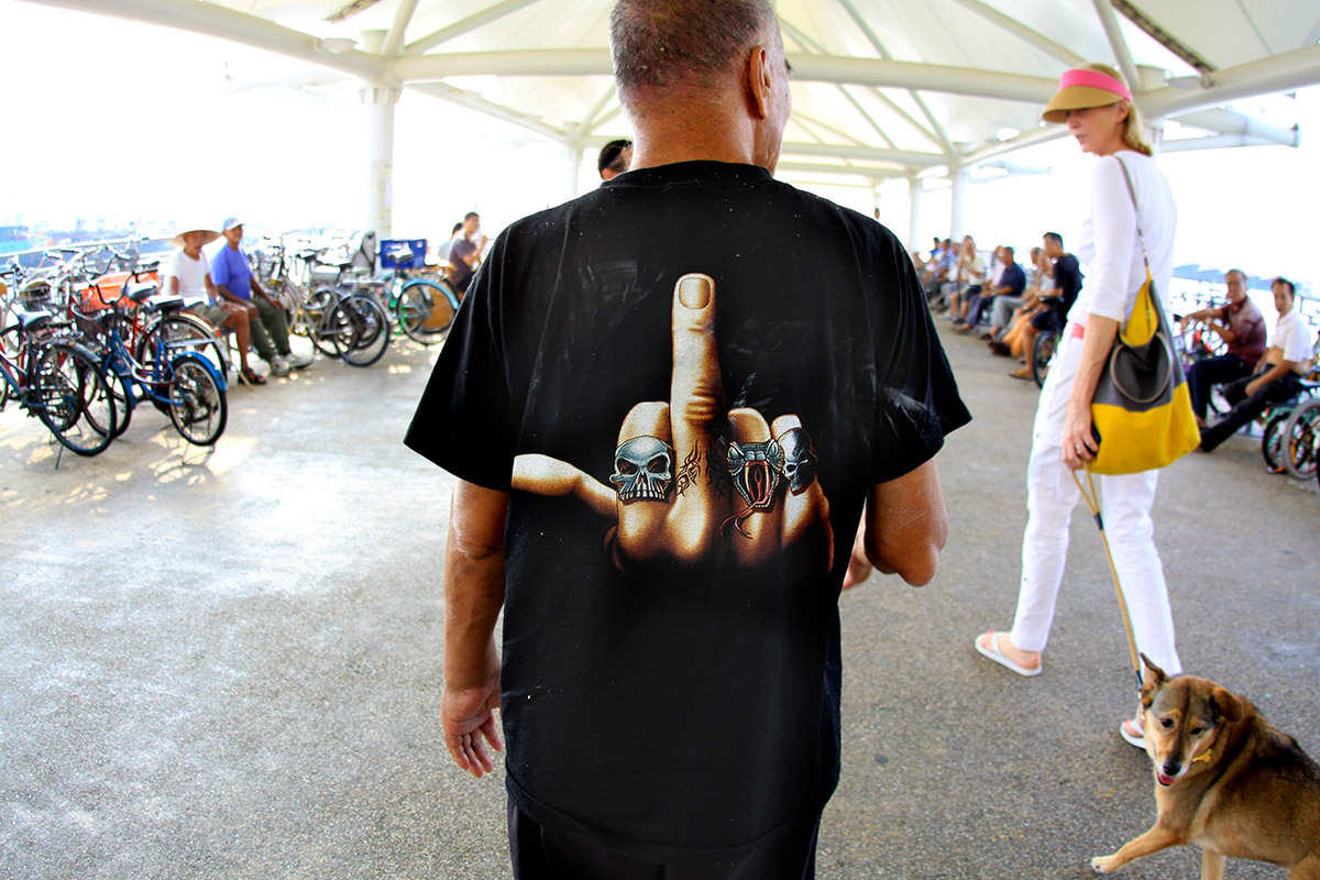 china/2012/hk_cheung_chau_island_collector_guy