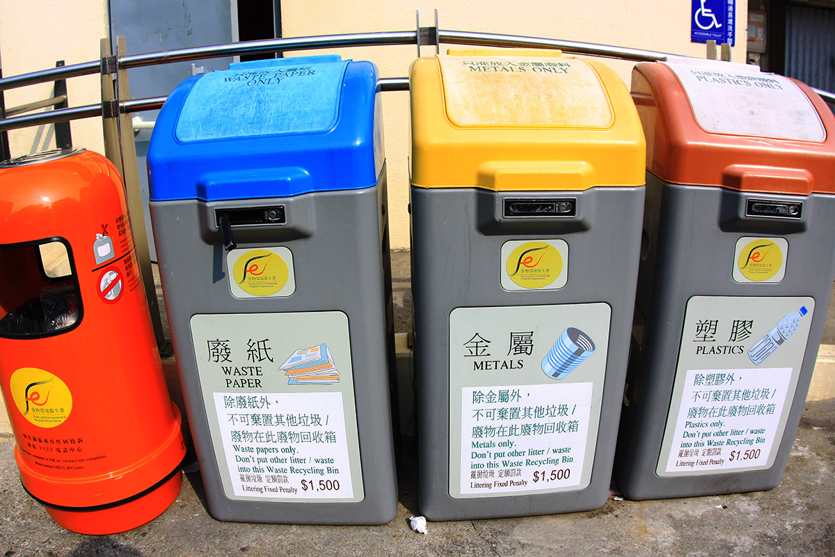 china/2012/hk_cheung_chau_island_collector_guy