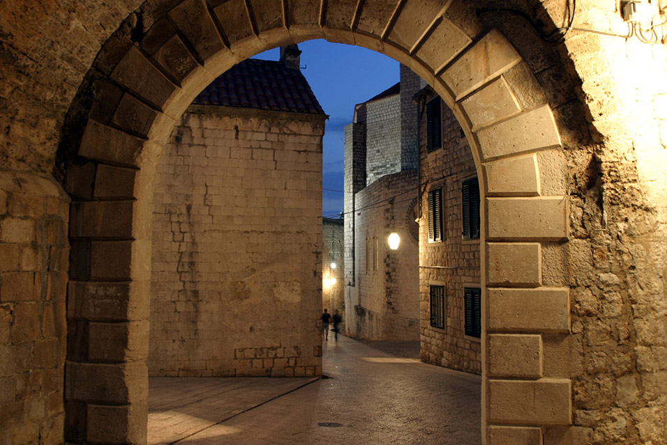 croatia/dubrovnik_domed_door