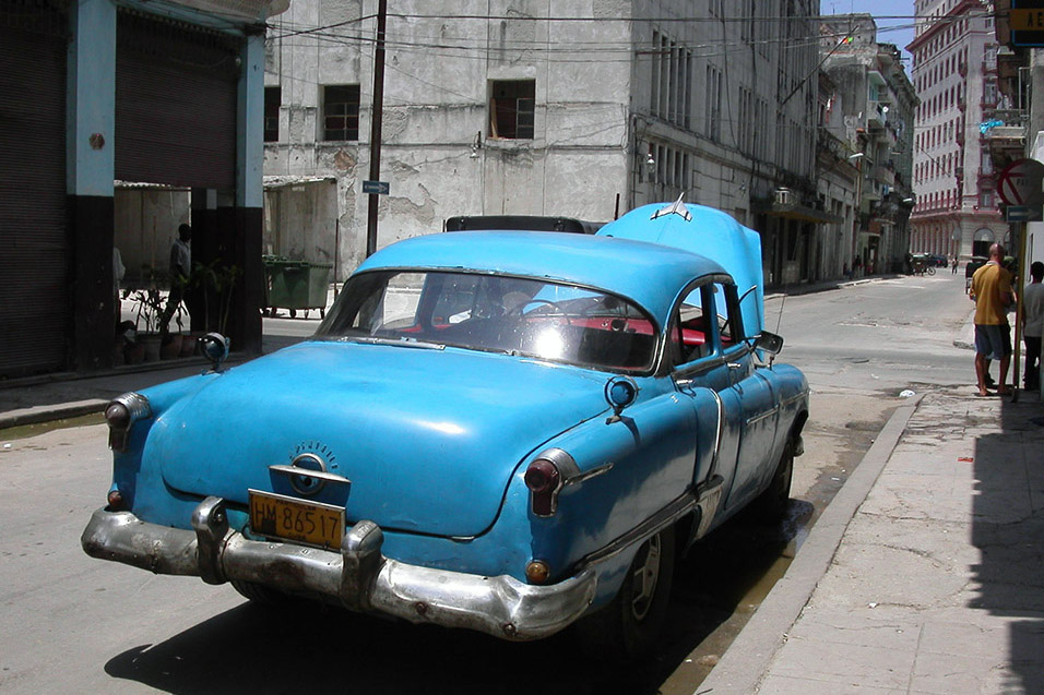 cuba/car_brokedown