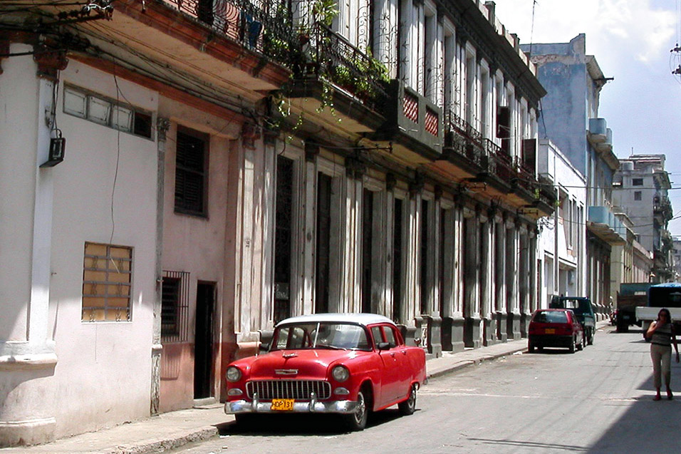 cuba/car_red