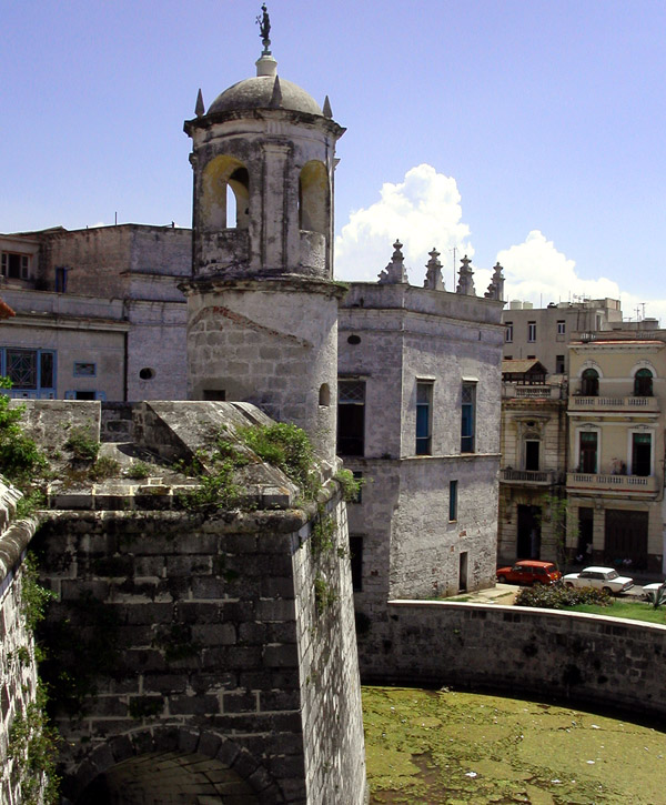 cuba/castle_tower_moat