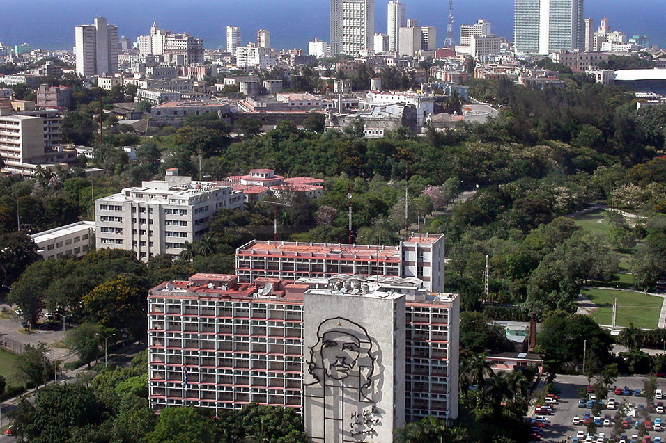 cuba/havana_che_building