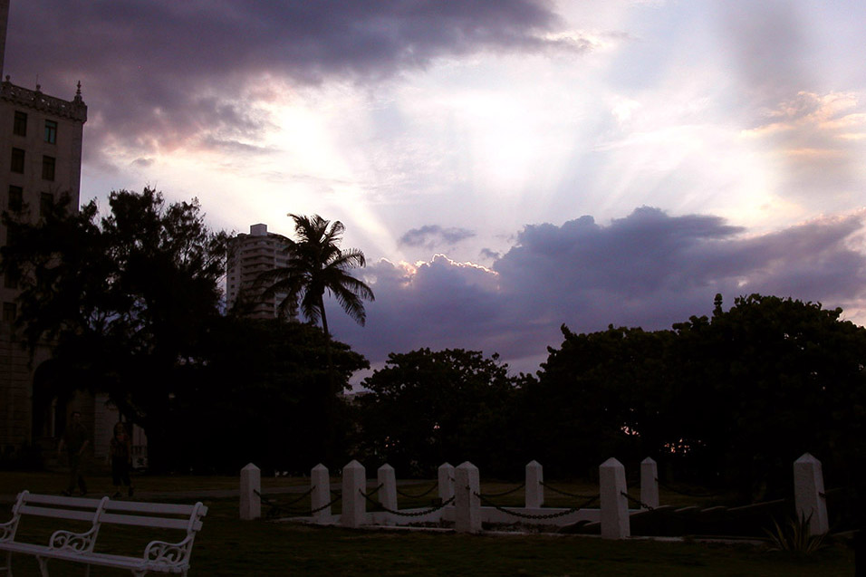 cuba/sunset_hotel_nacional