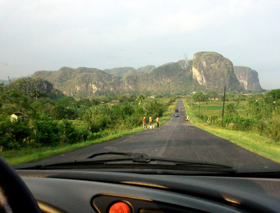 cuba/vinales_from_car