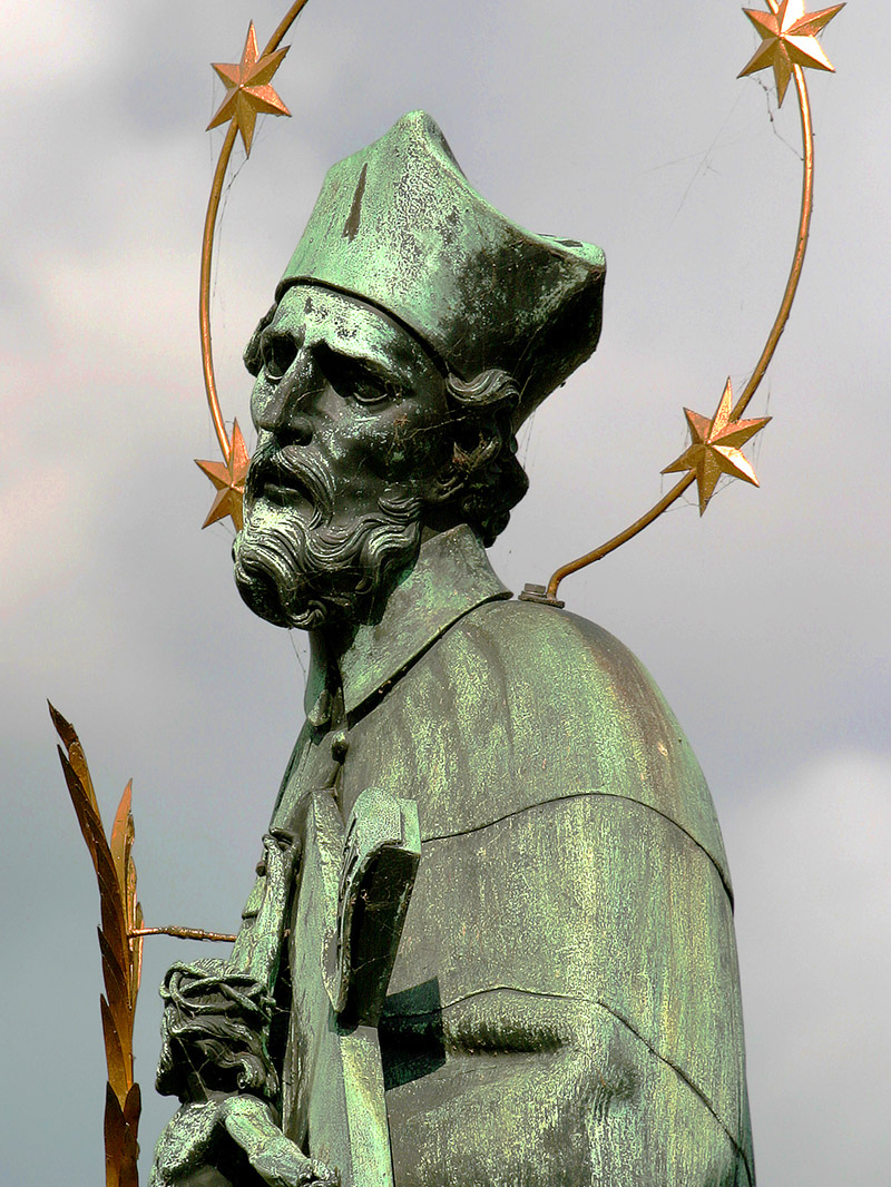 czech/prague_statue_stars