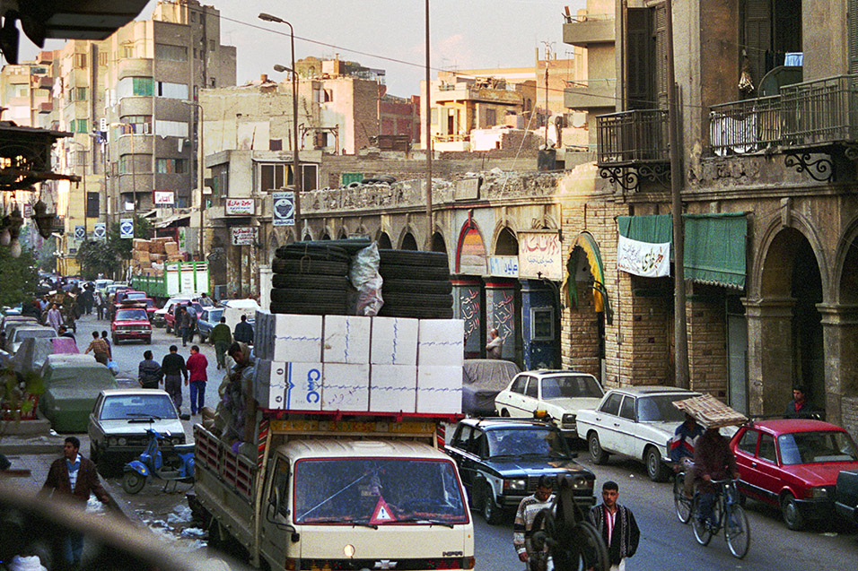 egypt/1996/balancing_on_head