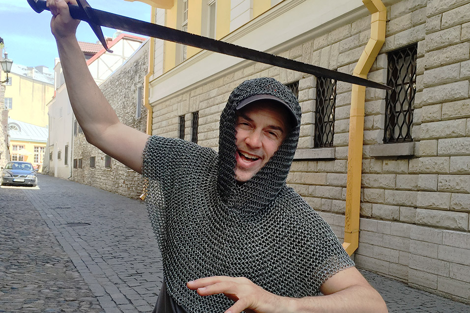 estonia/tallinn_brian_chainmail_sword