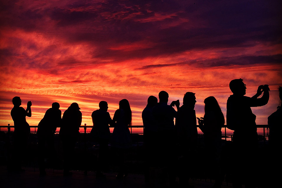 estonia/tallinn_fire_sunset_silhouettes