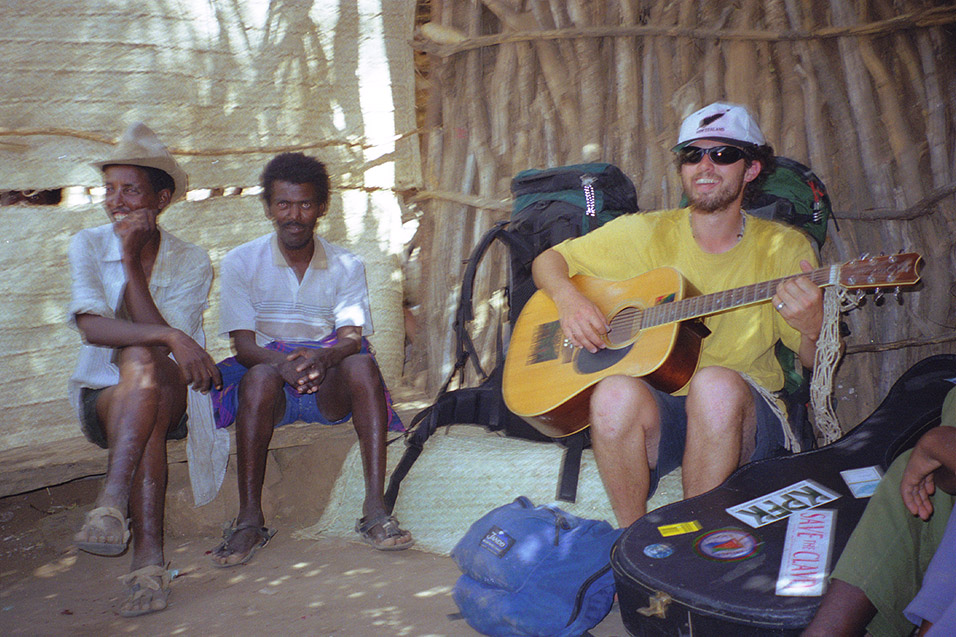 ethiopia/border_guitar_brian2