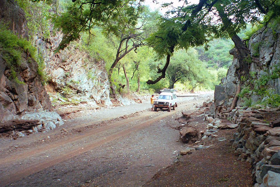 ethiopia/river_road2