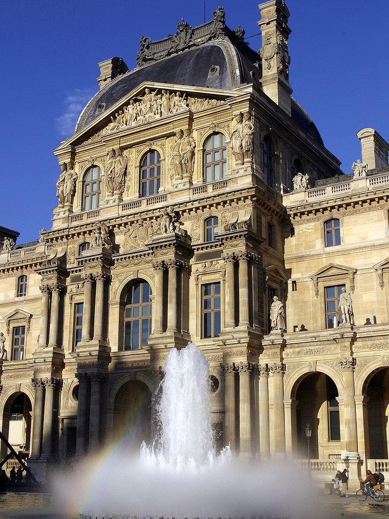 france/paris_louvre_vert