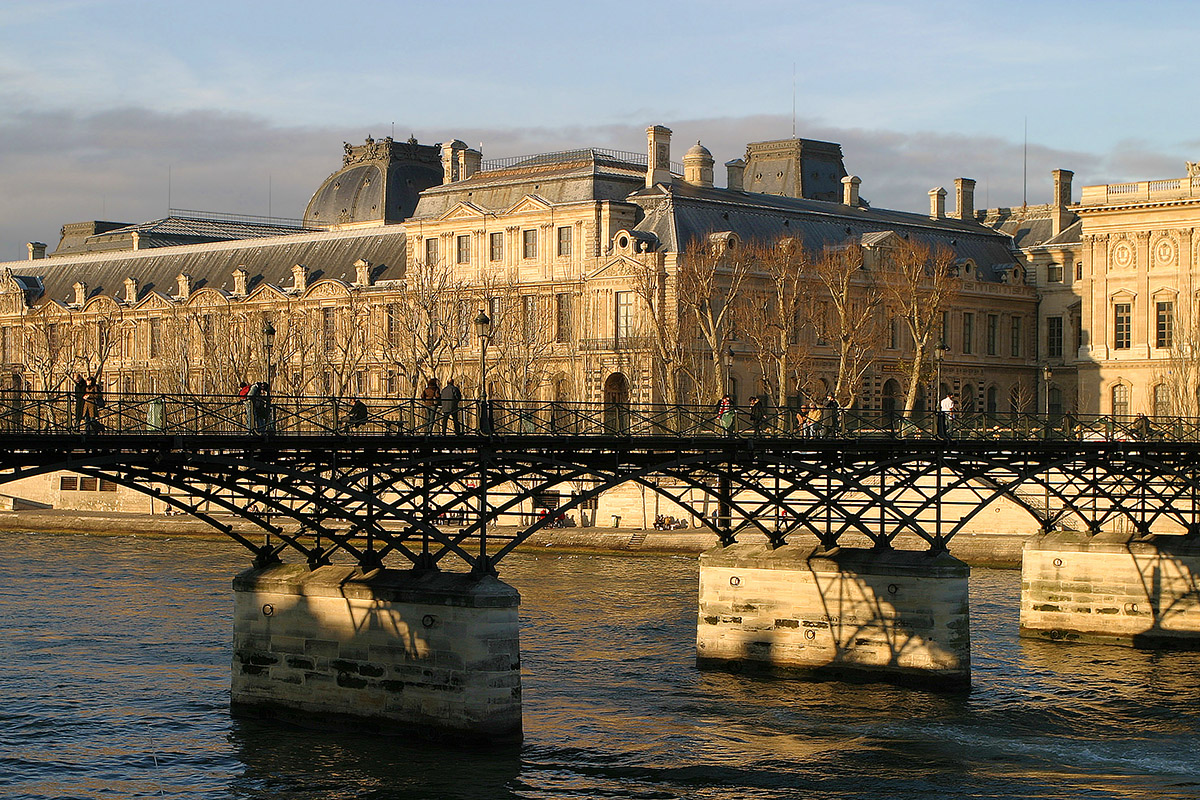 france/paris_walking_bridge_nice