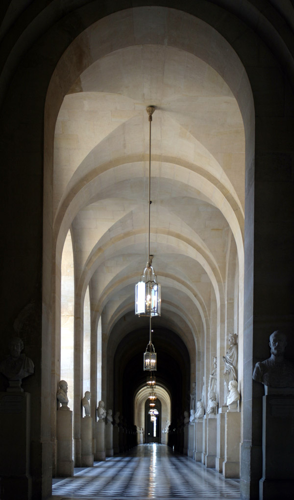 france/versailles_hallway_statues