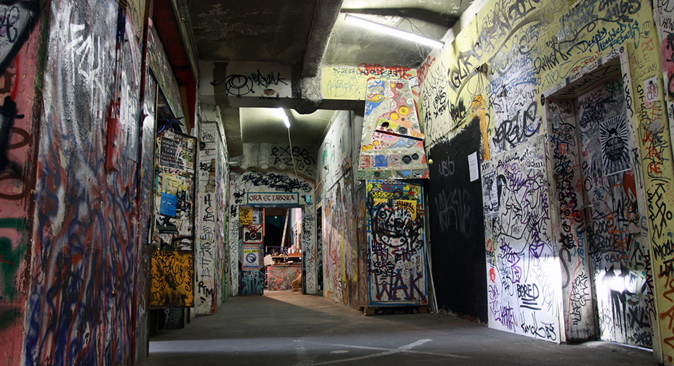 germany/2011/berlin_tacheles_hallway