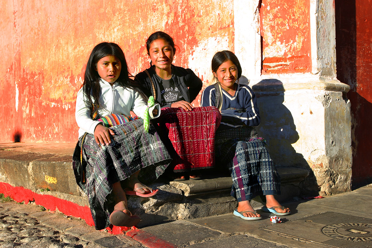 guatemala/antigua_girls