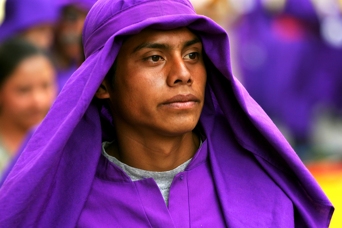 guatemala/antigua_purple_man_close