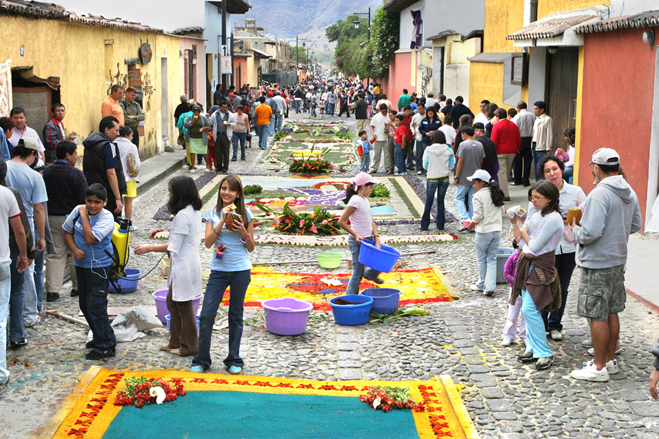 guatemala/antigua_semana_santa_people