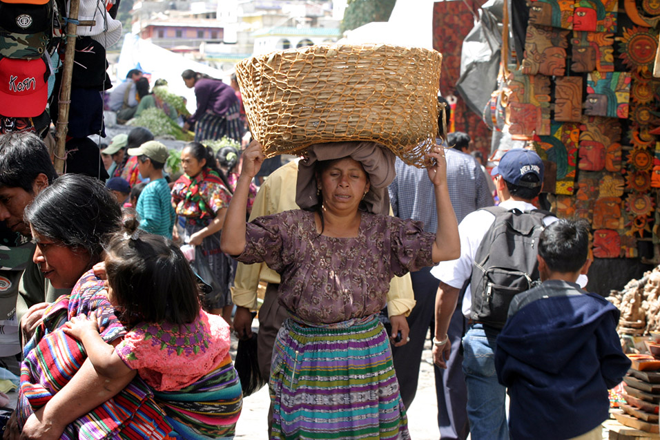 guatemala/chichi_basket_lady