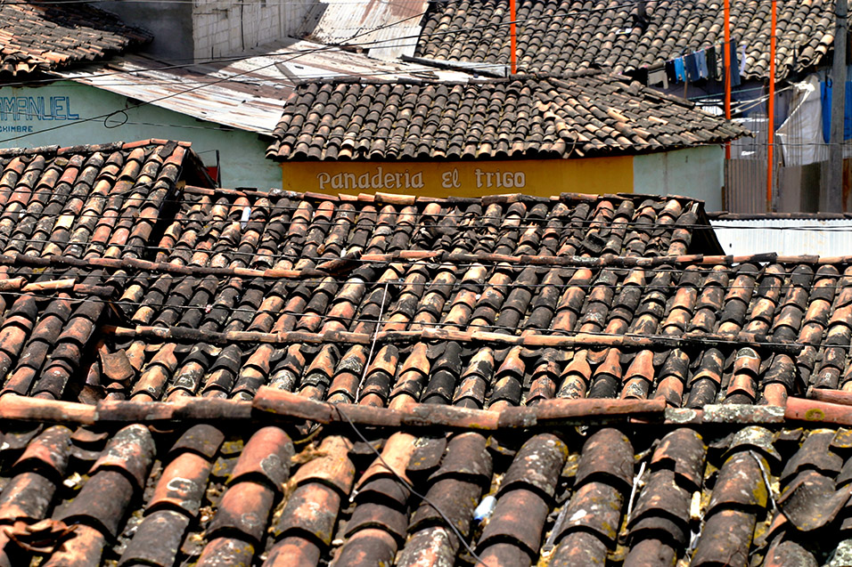 guatemala/chichicastenango_roof_tiles