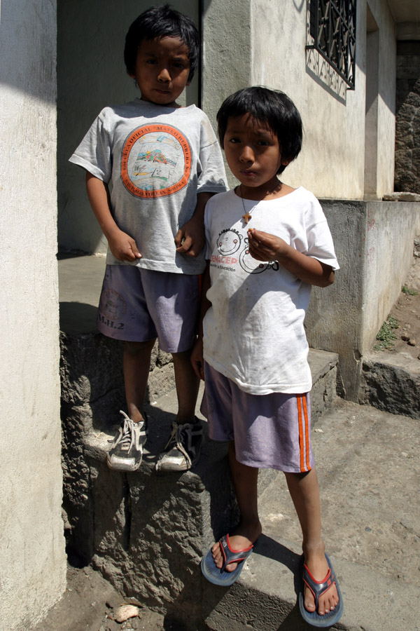 guatemala/santiago_kids_vert_2