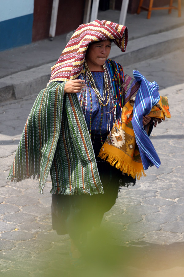 guatemala/santiago_lady_selling