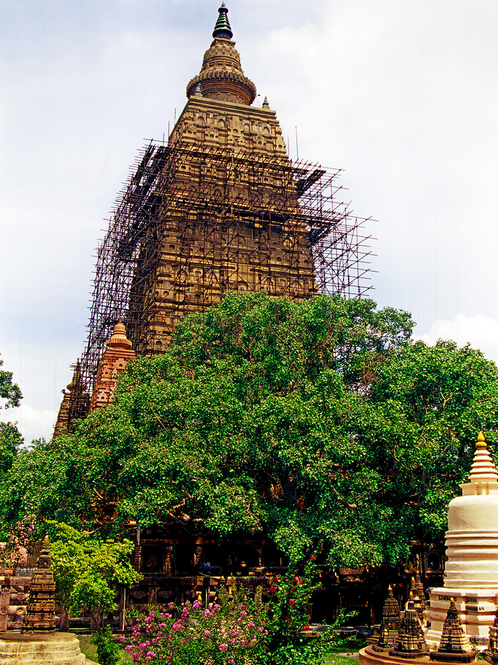 india/bodhgaya_mahabodhi_construction