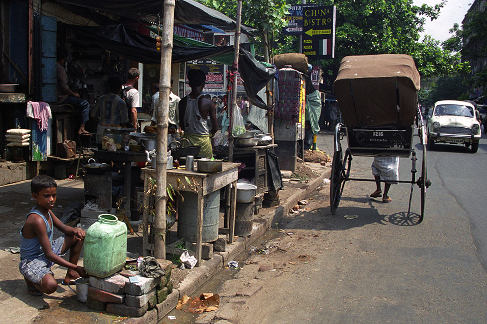 india/kolkata_boy_water