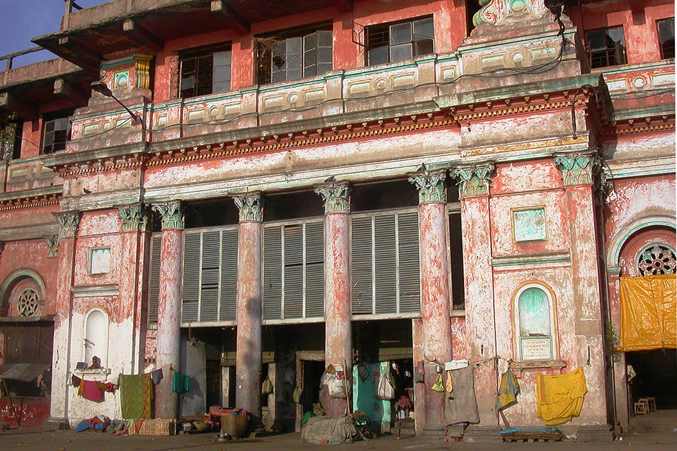 india/kolkata_building_red