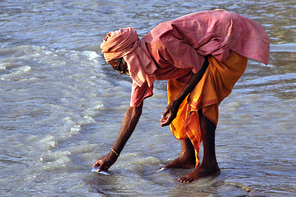 india/rishikesh_ganges_sadhu