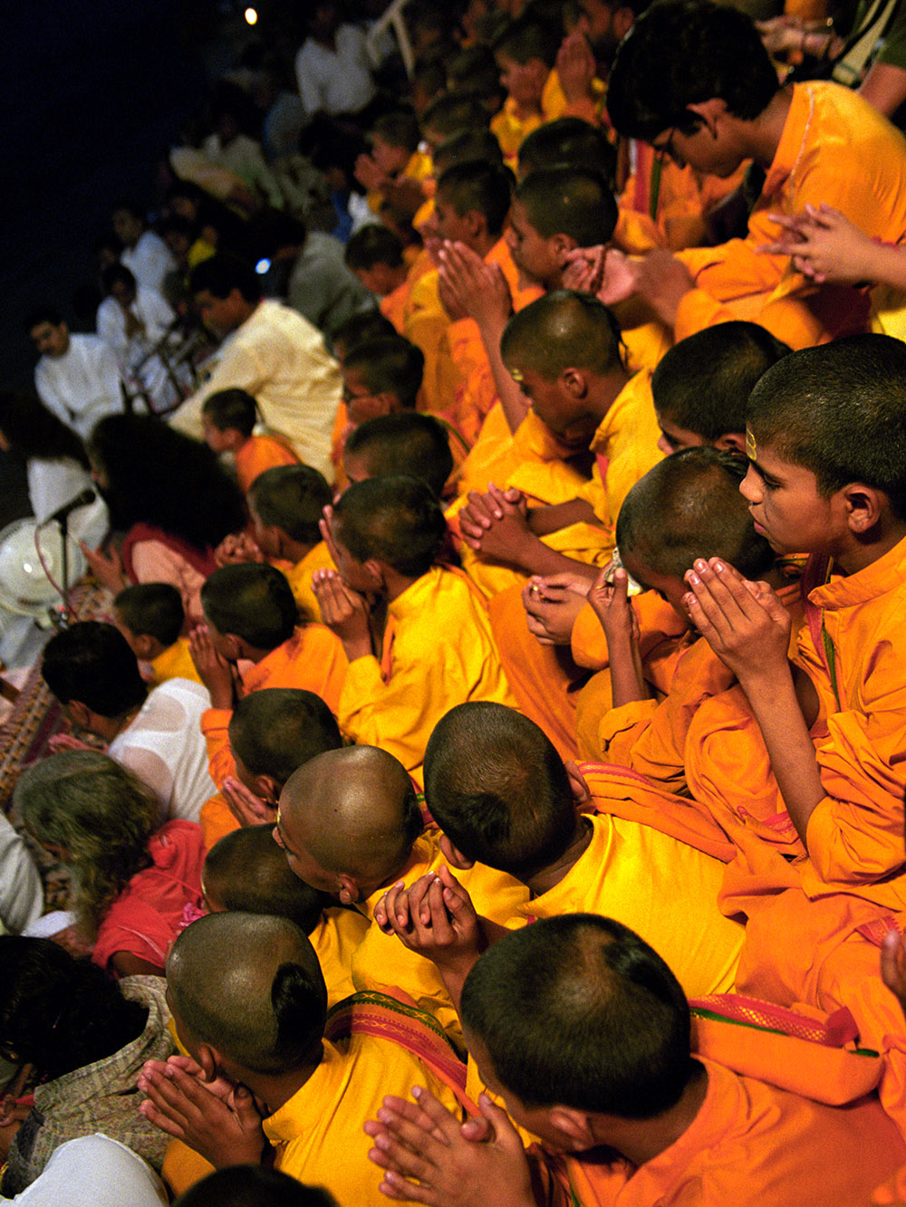 india/rishikesh_praying_group_vert