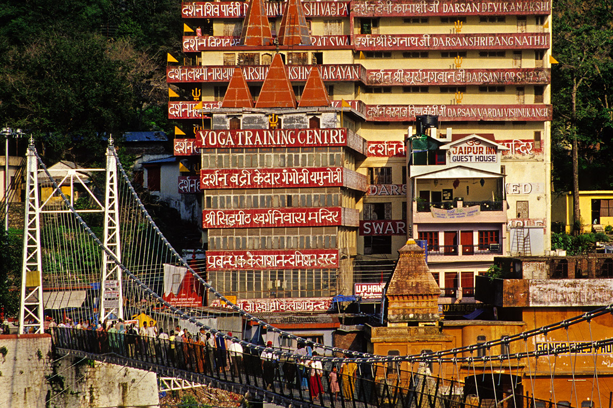 india/rishikesh_yoga_center_bridge