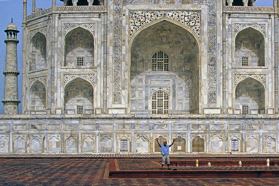 india/taj_brian_waving