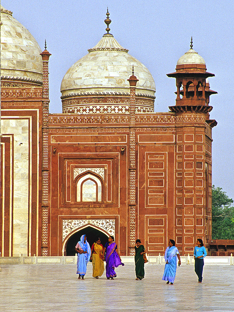 india/taj_side_women