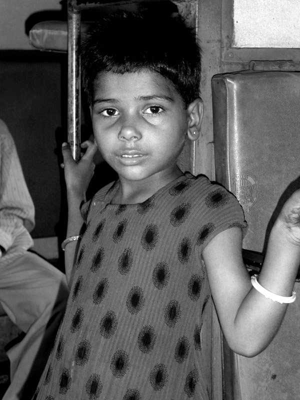 india/train_girl