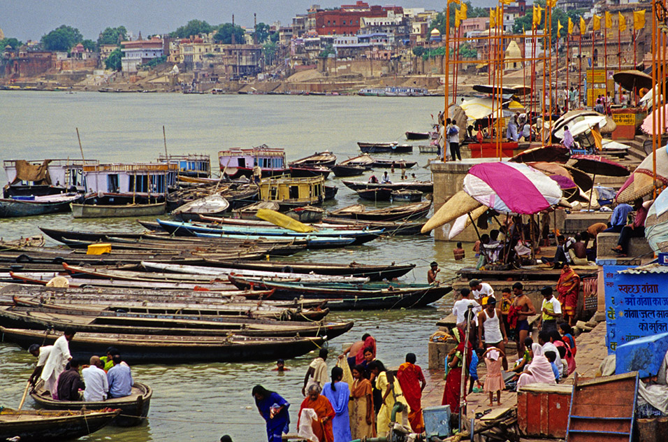 india/varanasi_boat_ghat_people