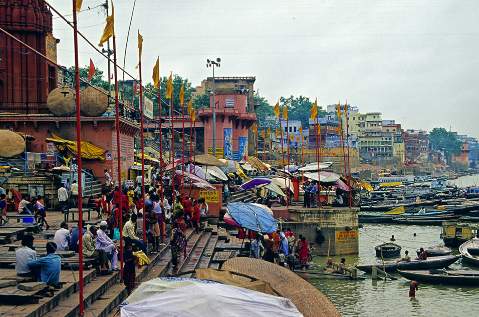 india/varanasi_ghat_busy