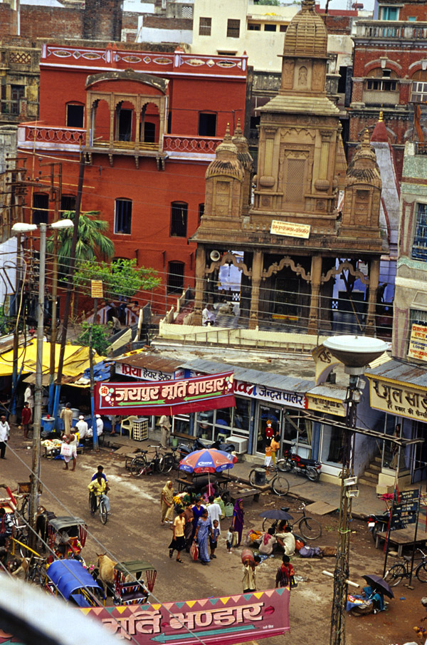 india/varanasi_street_below