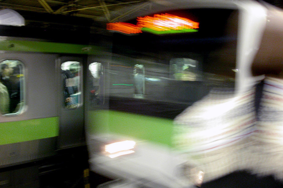 japan/2003/night_yamanote_line