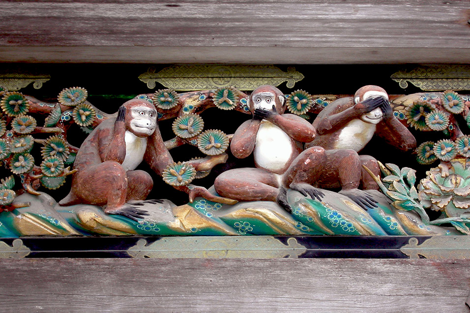 japan/2003/nikko_monkeys_hear_no_evil