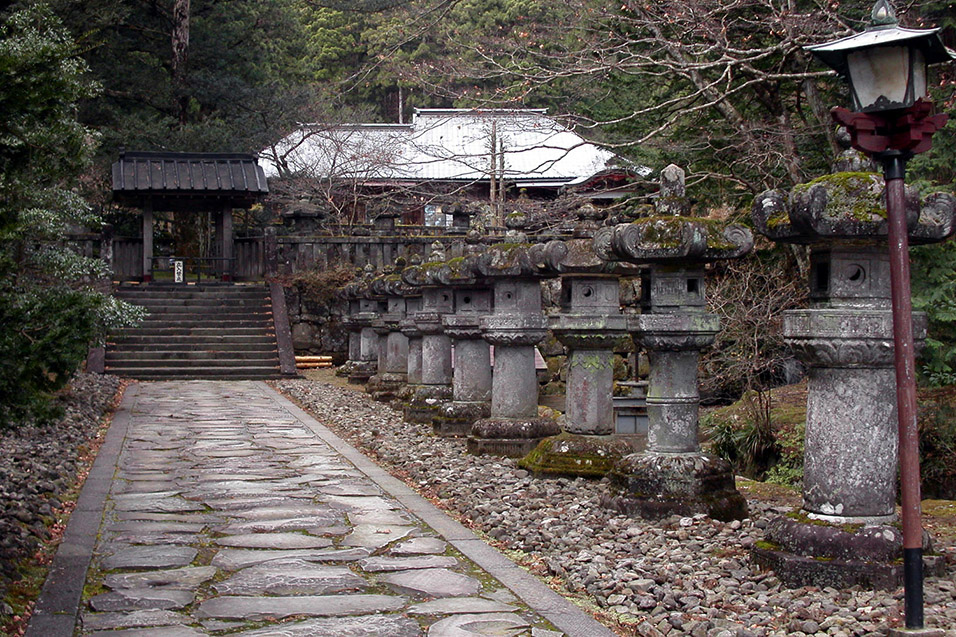 japan/2003/nikko_stone_path