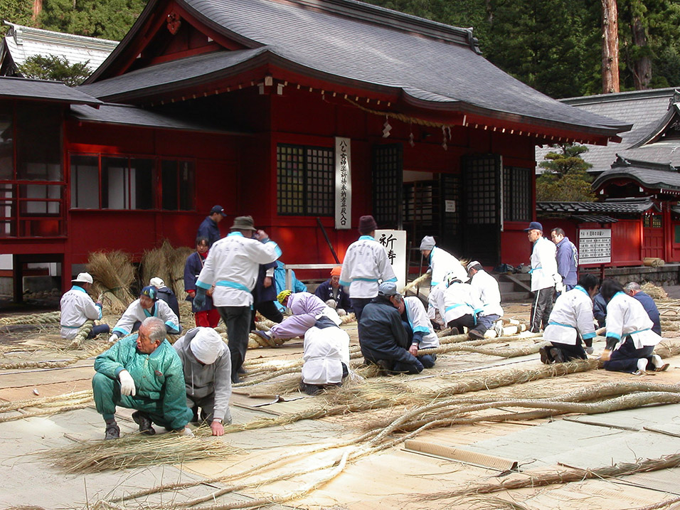 japan/2003/nikko_workers