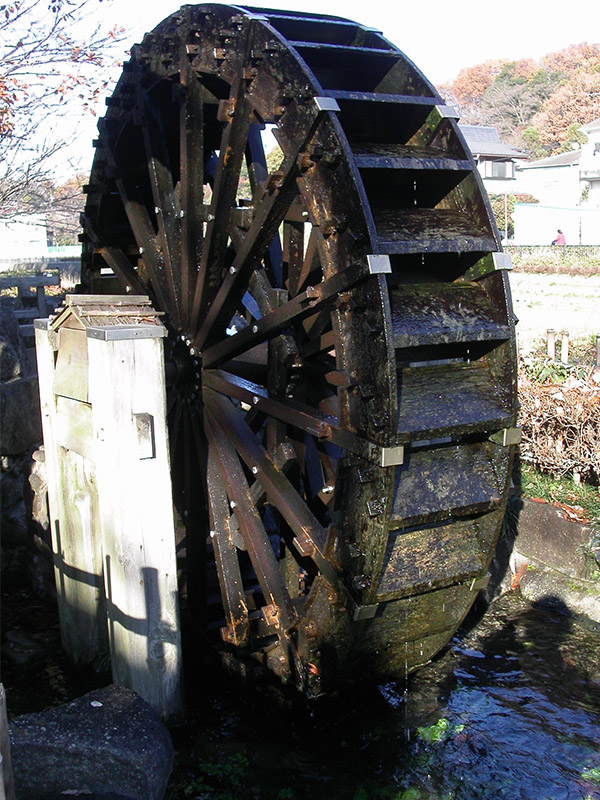 japan/2003/soba_mill_wheel