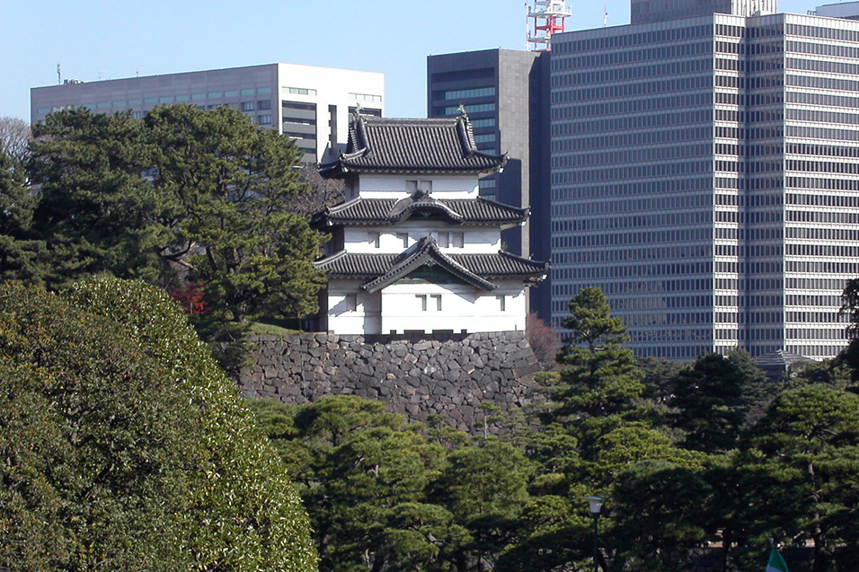 japan/2003/tokyo_imprerial_palace_skyscrapers