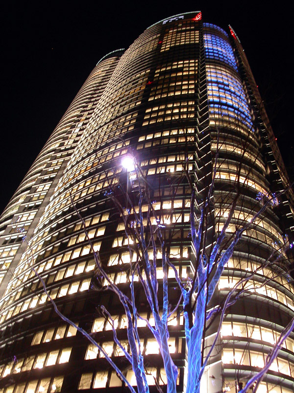 japan/2003/tokyo_night_ikebukuro_building_vertical