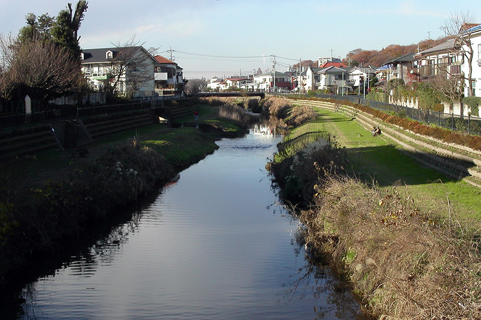 japan/2003/walk_river