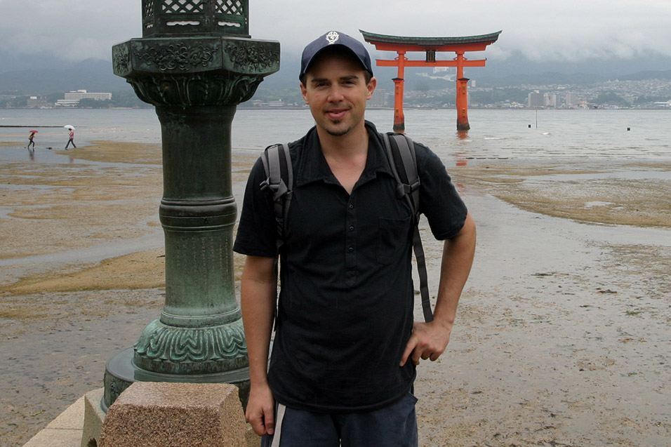 japan/2007/itsukushima_brian_floating_torii