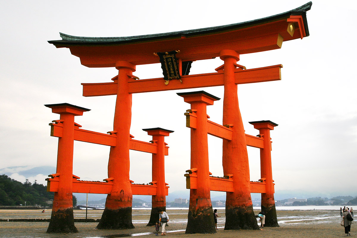 japan/2007/itsukushima_sandy_torii