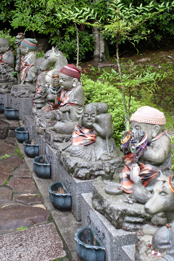 japan/2007/itsukushima_temple_cute_guys_vert